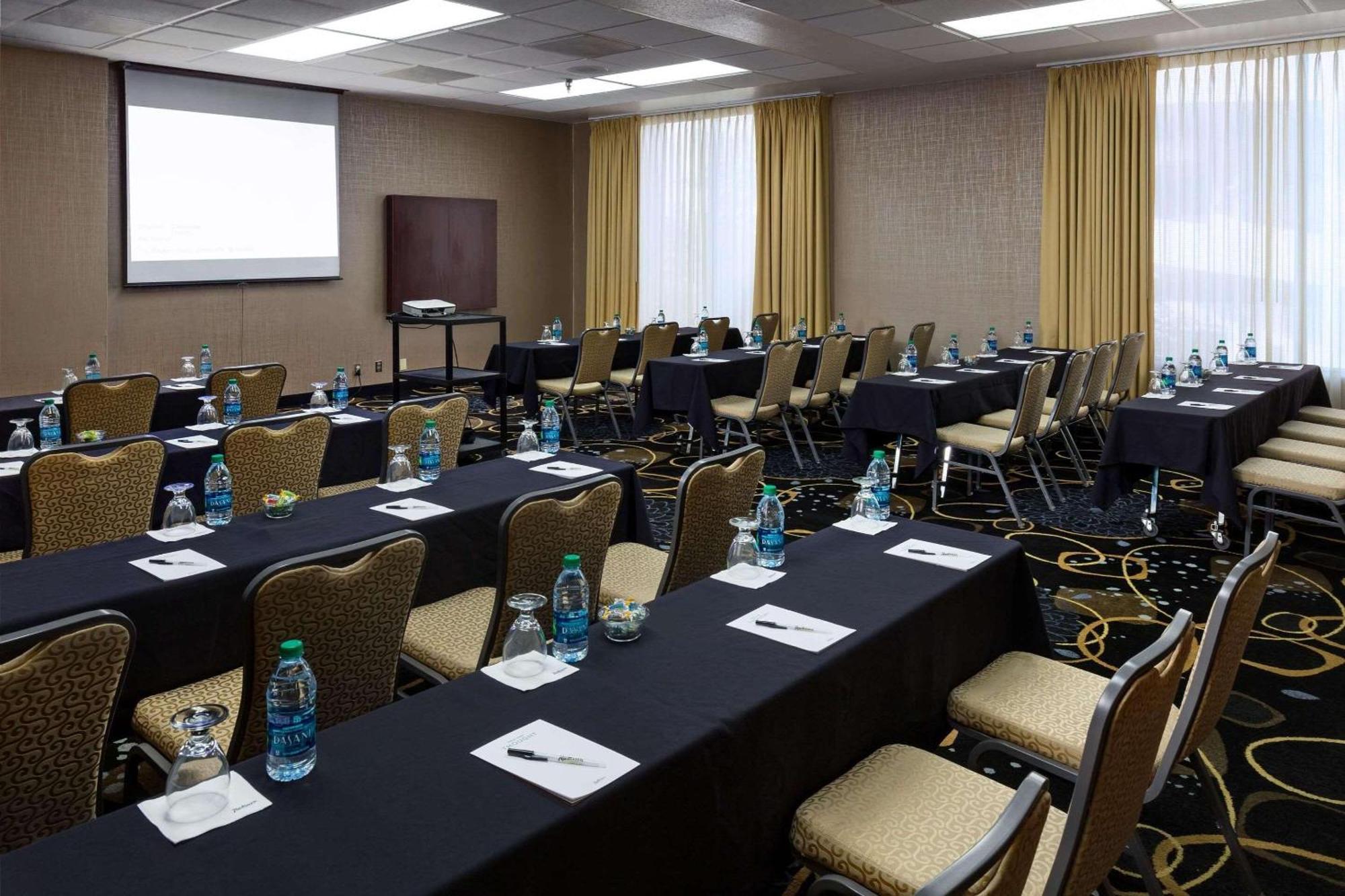 Radisson Hotel Bismarck Zewnętrze zdjęcie