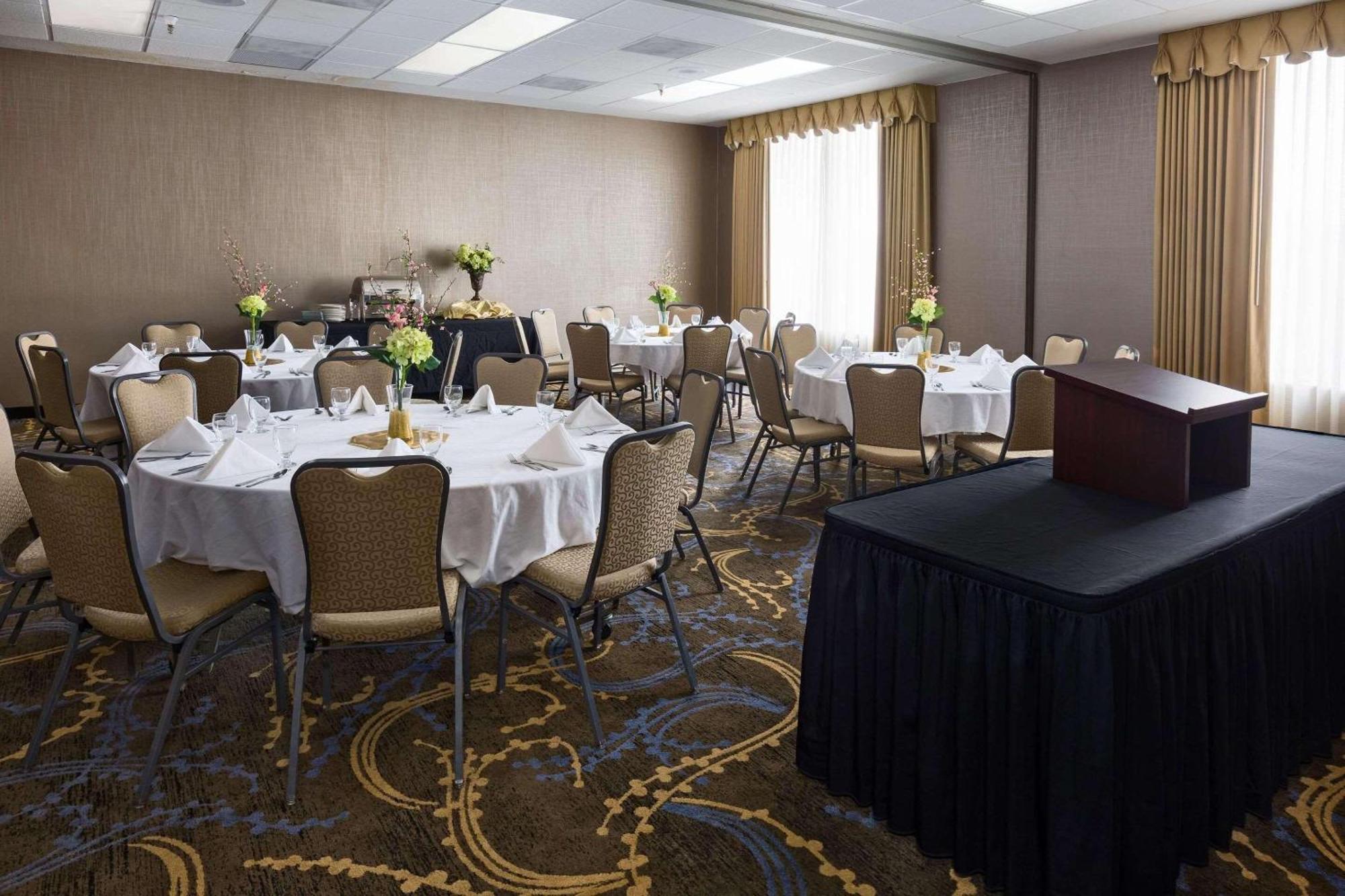 Radisson Hotel Bismarck Zewnętrze zdjęcie