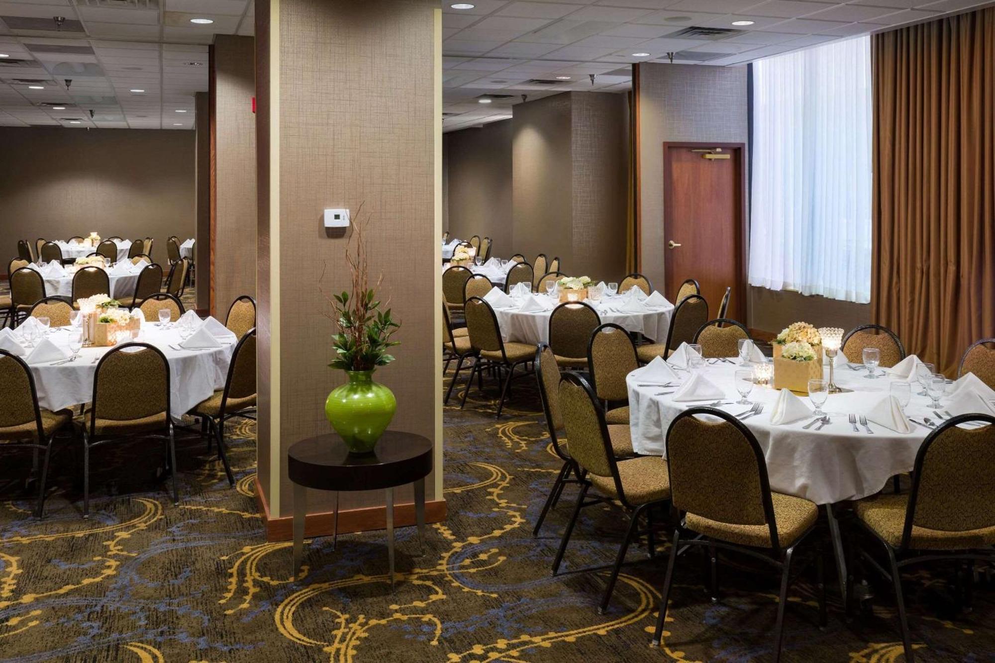 Radisson Hotel Bismarck Zewnętrze zdjęcie
